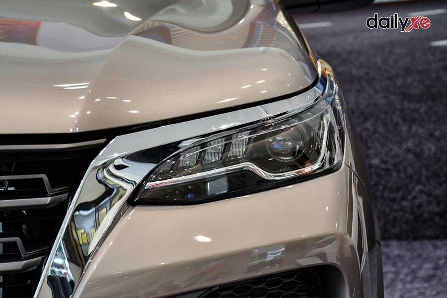 Toyota Fortuner 2.4AT 4x2 - Hình 6