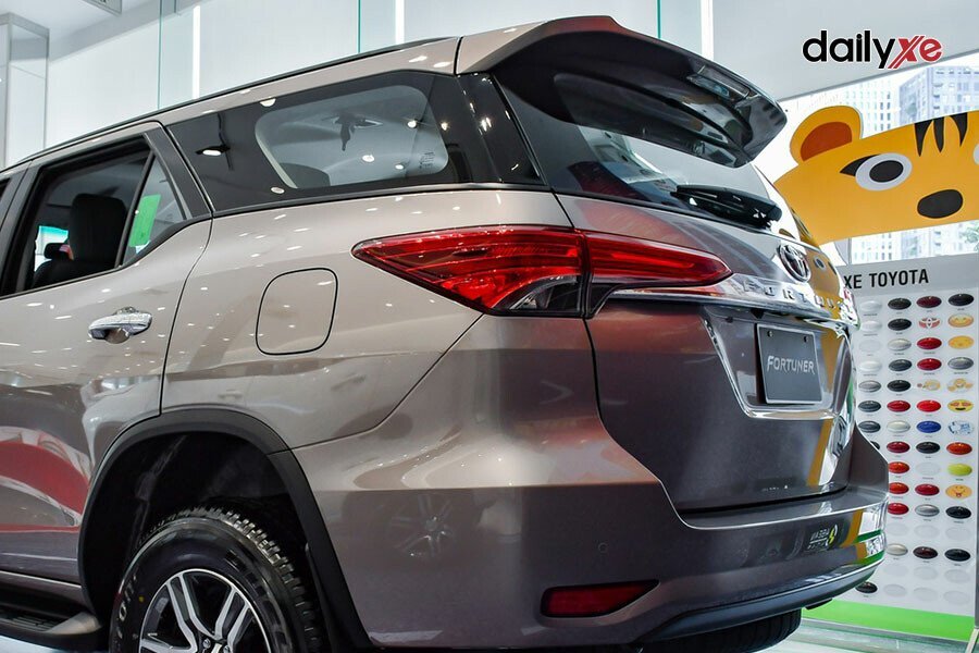 Toyota Fortuner Legender 2.4AT 4x2 - Hình 9 Toyota Fortuner Legender 2.4AT 4x2 - Hình 9