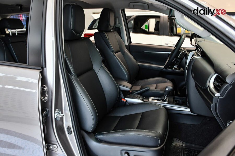 Toyota Fortuner Legender 2.8AT 4x4 - Hình 11