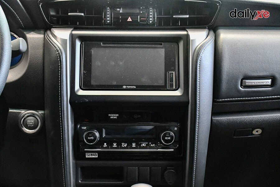 Toyota Fortuner Legender 2.8AT 4x4 - Hình 15