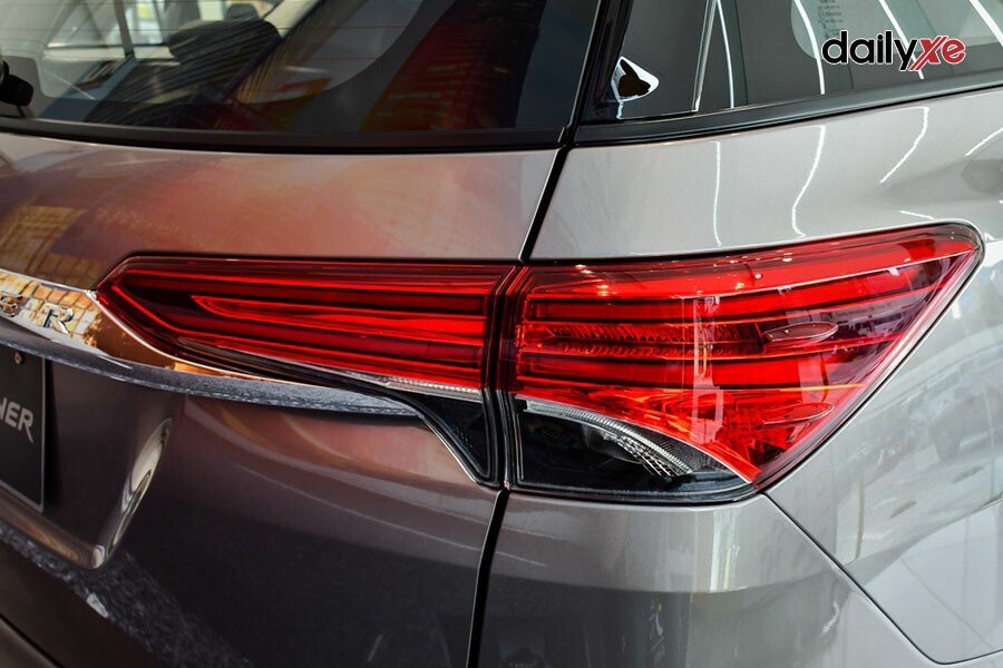 Toyota Fortuner Legender 2.8AT 4x4 - Hình 9